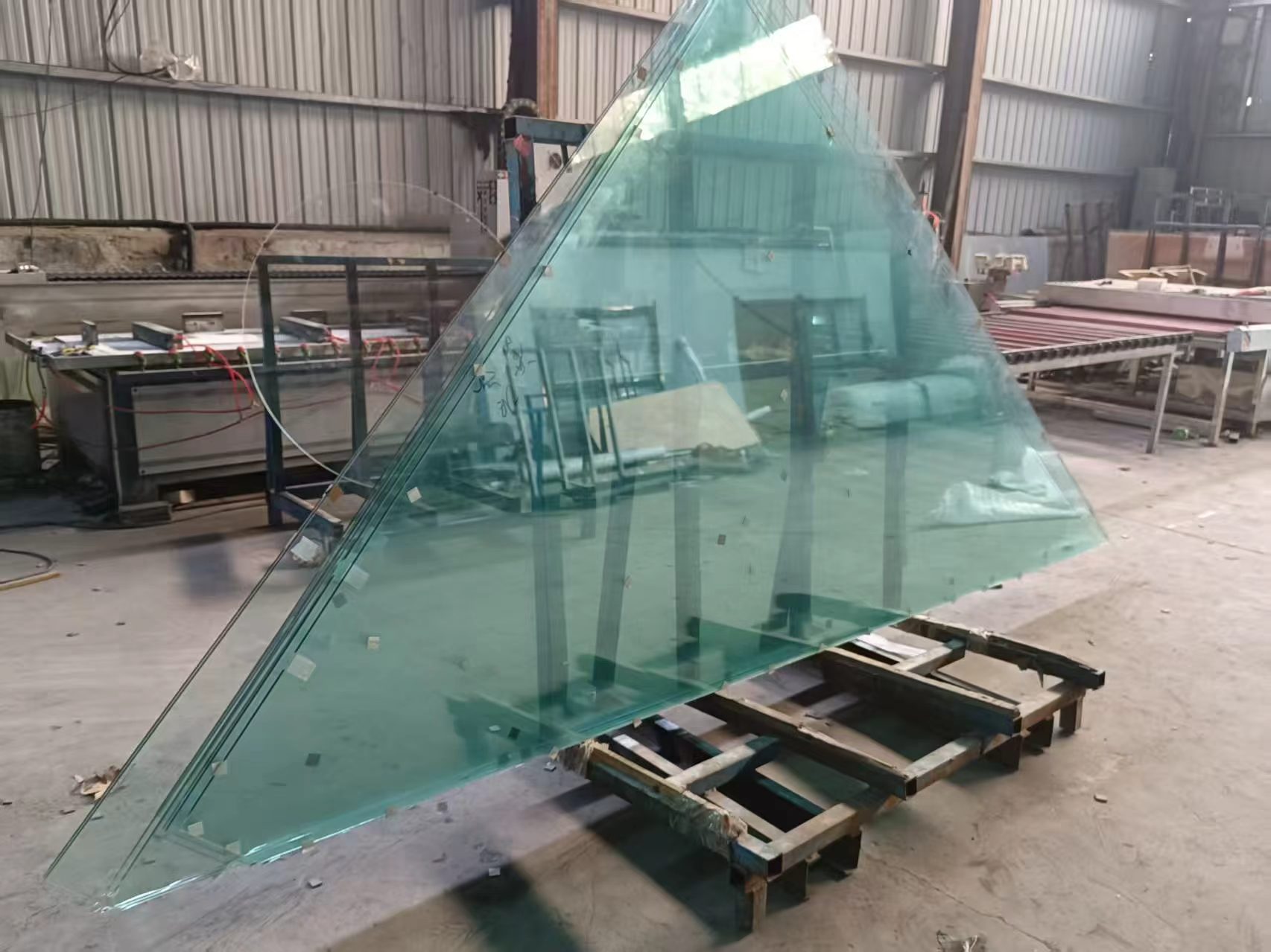 异形超大板弯刚热弯玻璃